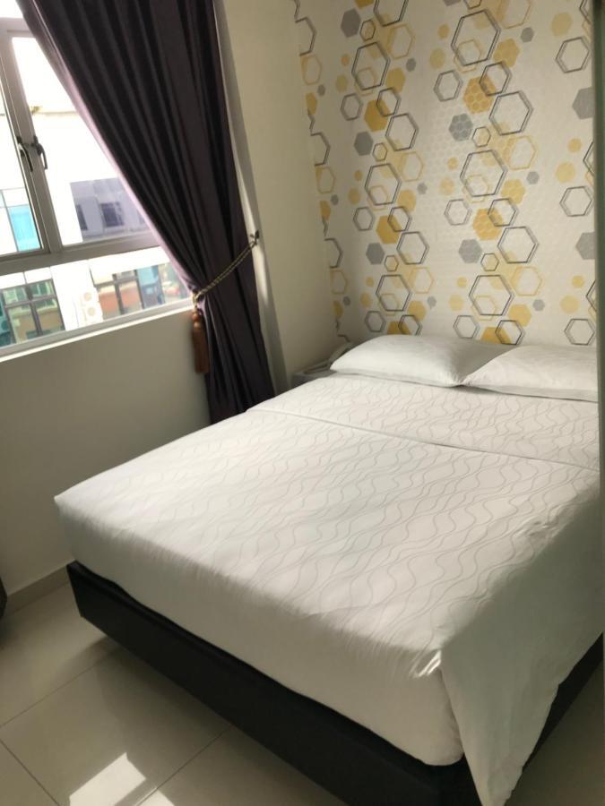 Goody Hotel Джохор Бахру Екстериор снимка