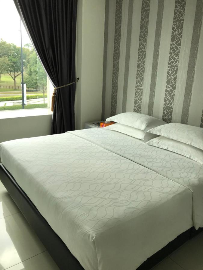 Goody Hotel Джохор Бахру Екстериор снимка