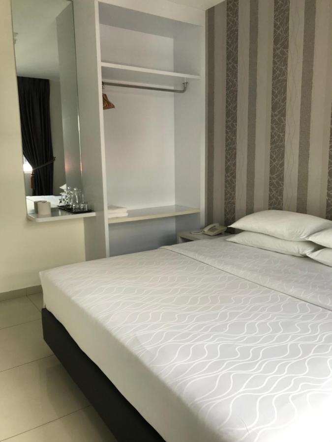 Goody Hotel Джохор Бахру Екстериор снимка