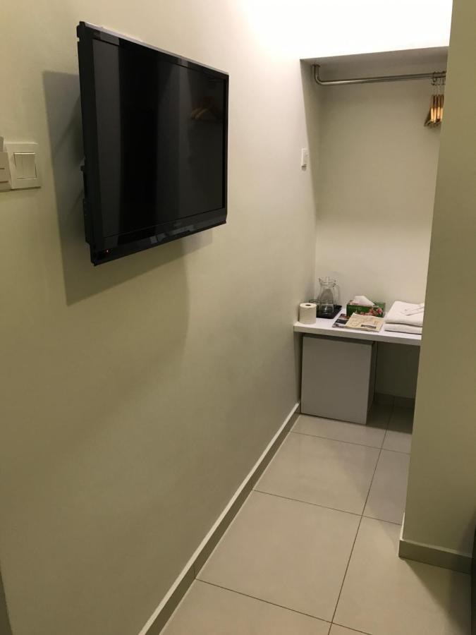 Goody Hotel Джохор Бахру Екстериор снимка